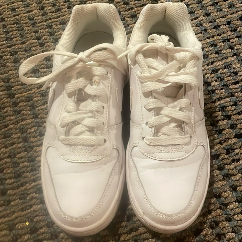 Nike tennis shoe